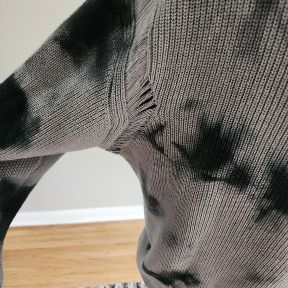 Gray and Navy Tie-Dye Sweater - Picture 4 of 6